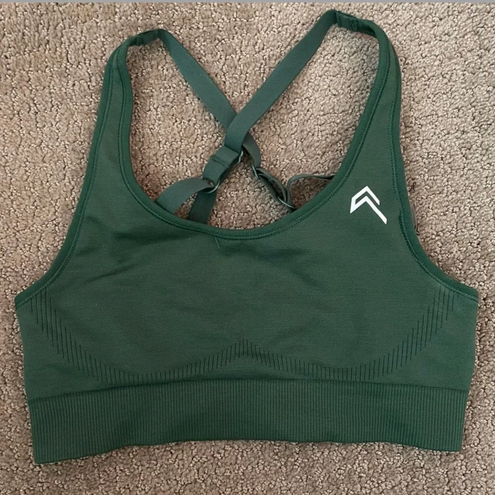 SOLD- Oner Active Effortless Set in Evergreen - Picture 2 of 8